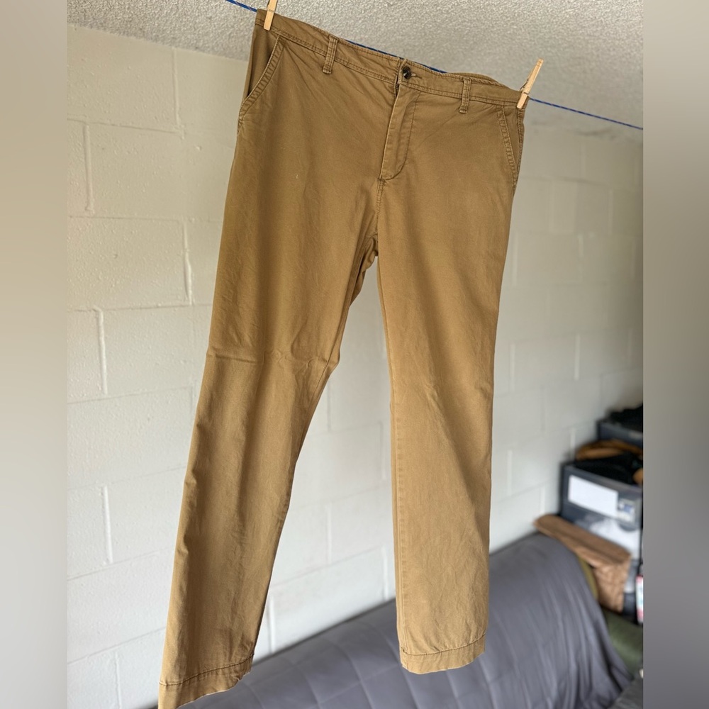 Banana Republic / W36 X L30 / Men’s Brown Chino Pants